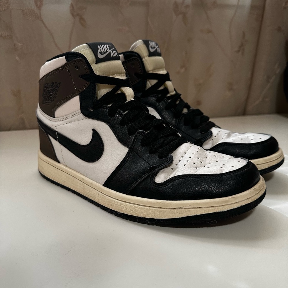 Jordan 1 Retro High “Dark Mocha”